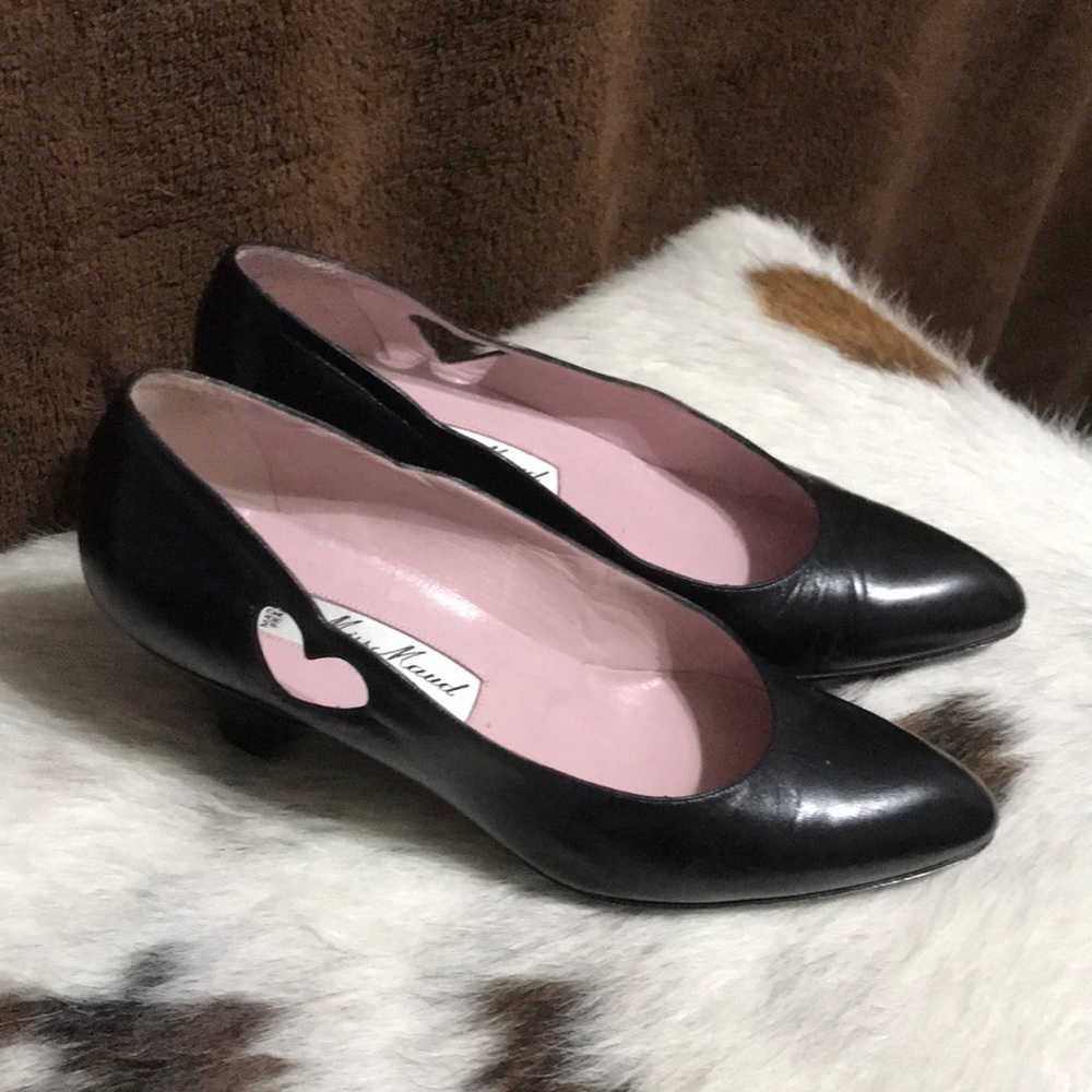 Size 6 Black Leather - Heart Shape Design